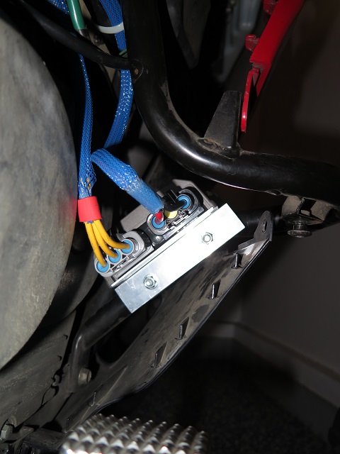 R/R connectors viewed from rear looking forward.